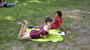 Už zítra venku sundáme roušky!