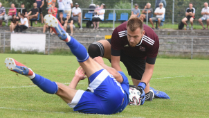 Opatření ruší zápasy, Třinec jde dál, Rýmařov nehraje