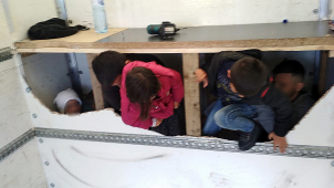 Upravená dodávka převážela migranty