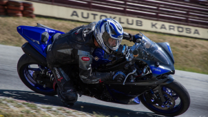 Fakulta strojní přišla s polohovatelnou vidlicí u motorek