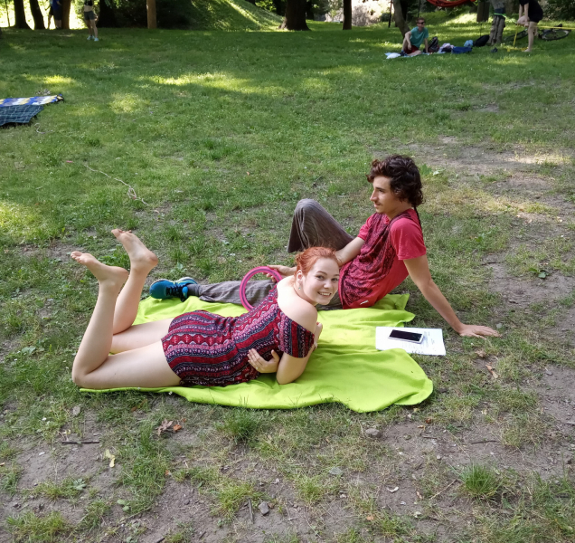 Už zítra venku sundáme roušky!