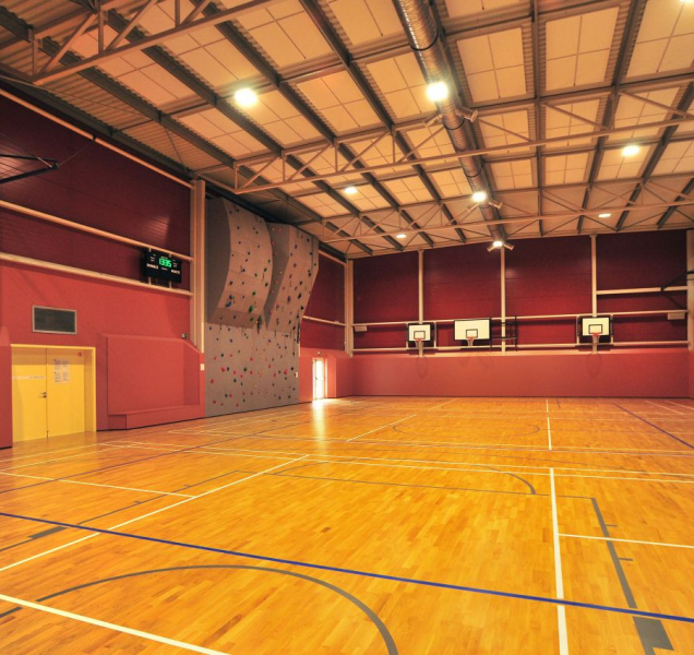 Ostravskou stavbou roku je přístavba tělocvičny v Petřkovicí