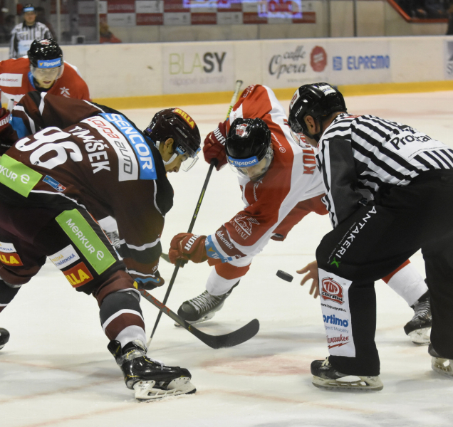 Kometa drží čelo, spodek se vyrovnává