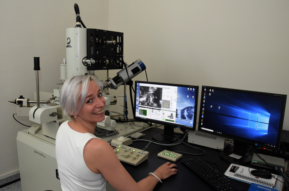Centrum nanotechnologií na Báňské má nový mikroskop